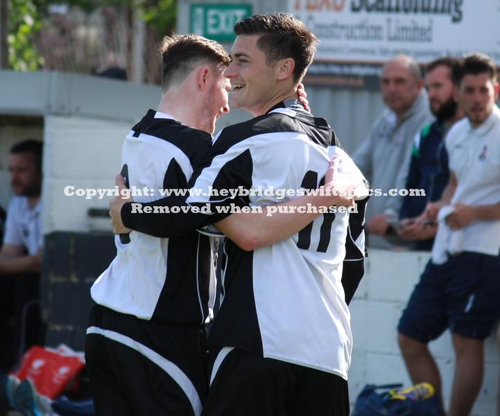 iizindefener's tweet photo. Billy Hunt scores and celebrates the opener. @maldonstandard @markhayhurst111 @MattPlummer4 #heybridgeswifts http://t.co/xw3IMbaSFE