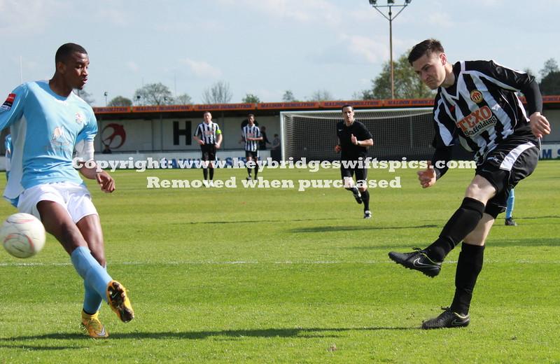 iizindefener's tweet photo. Billy Hunt scores and celebrates the opener. @maldonstandard @markhayhurst111 @MattPlummer4 #heybridgeswifts http://t.co/xw3IMbaSFE