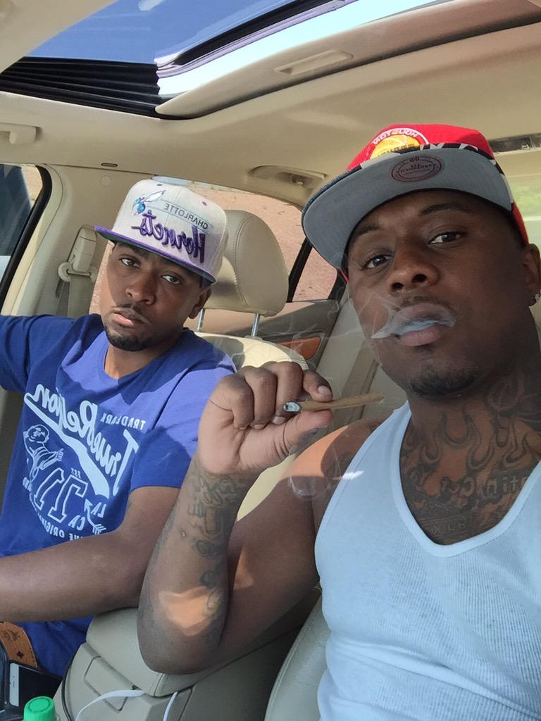 GLASS POTS ON THA STOVE GOT THA KITCHEN SMELLING FUNKY <a href="/PookP1/">Pook-P</a>