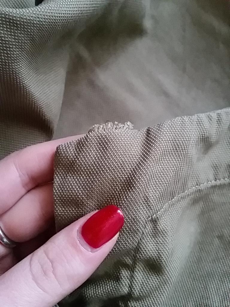 Hellsbells06's tweet image. Surely this should happen to the hem after only 2 wears and a wash! @WareStyle #poorworkmanship