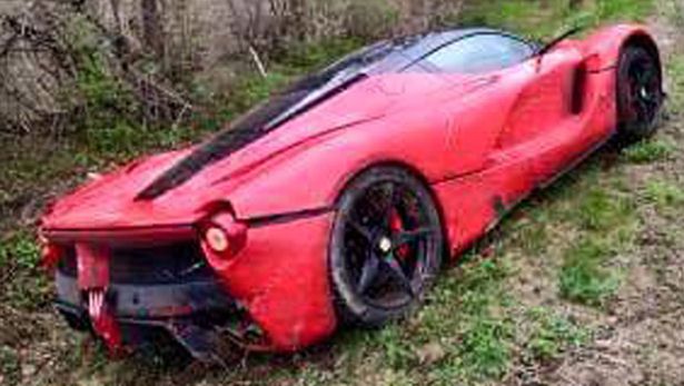 BBC_TopGear's tweet photo. The LaFerrari has been crashed, and dogs can drive cars: itβs Ten Things We Learned This Week! http://t.co/etMiznLB91 http://t.co/mqxe8AU6Fs