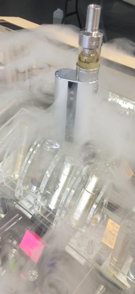 VeraciousVape's tweet photo. Lazy Day http://t.co/8blkDZNJSu