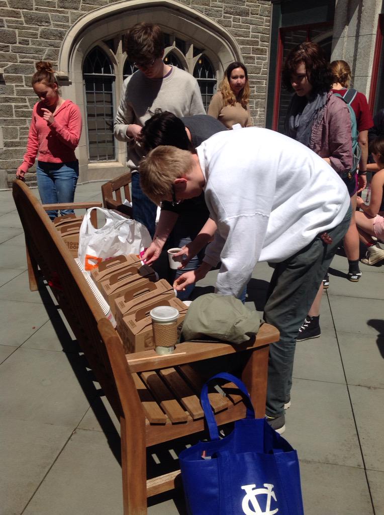 VCStudentGift's tweet image. Come to the Student Gift courtyard in the library for some doughnuts and free coffee! #thesisarealmostdue #youcandoit