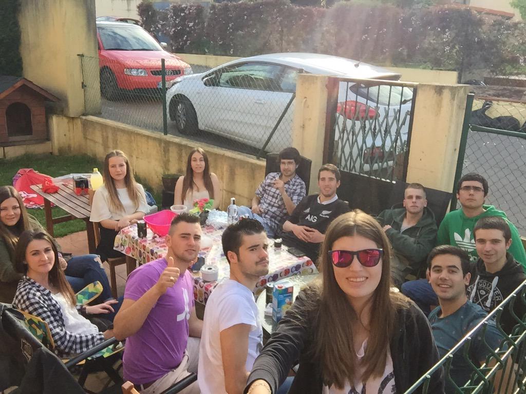 CarlaRuiz96's tweet photo. Comenzando el sábado con escribiendo en Camplengo y después a disfrutar de #vispirules http://t.co/GtEoYvfl6z