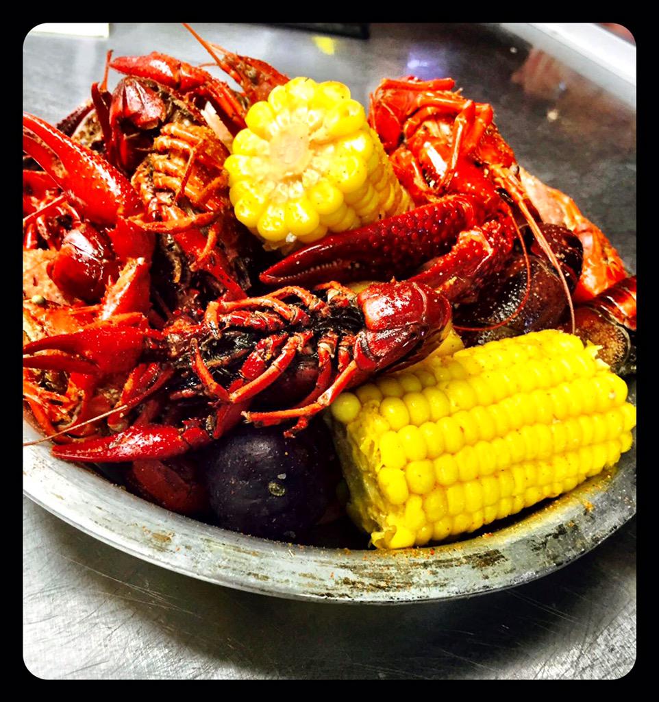mrbradhawkins's tweet photo. Crawfish boil and classic cars @ChopShopSports today!! #GetYourFix http://t.co/YeRIZViBfB