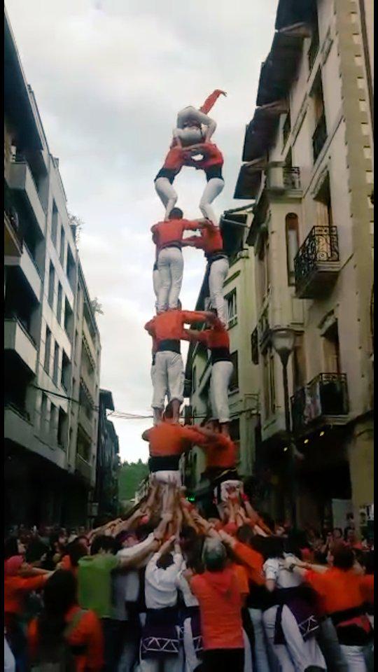 Actuació castellera #Beasain 3de7 fantàstic i molt, molt treballat #somcarallots de #SantVicençdelsHorts #castellers