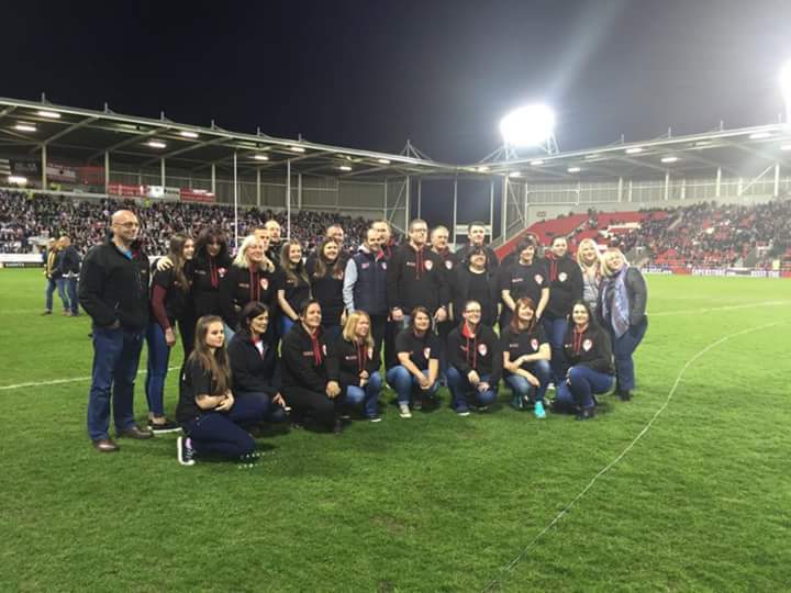 saintsbootcamp's tweet photo. @saintsbootcamp went pitch side last night @Saints1890 @sthelensstar @plattyphoto @SGardy1980 @CommunitySaints http://t.co/mwiFncU3ko