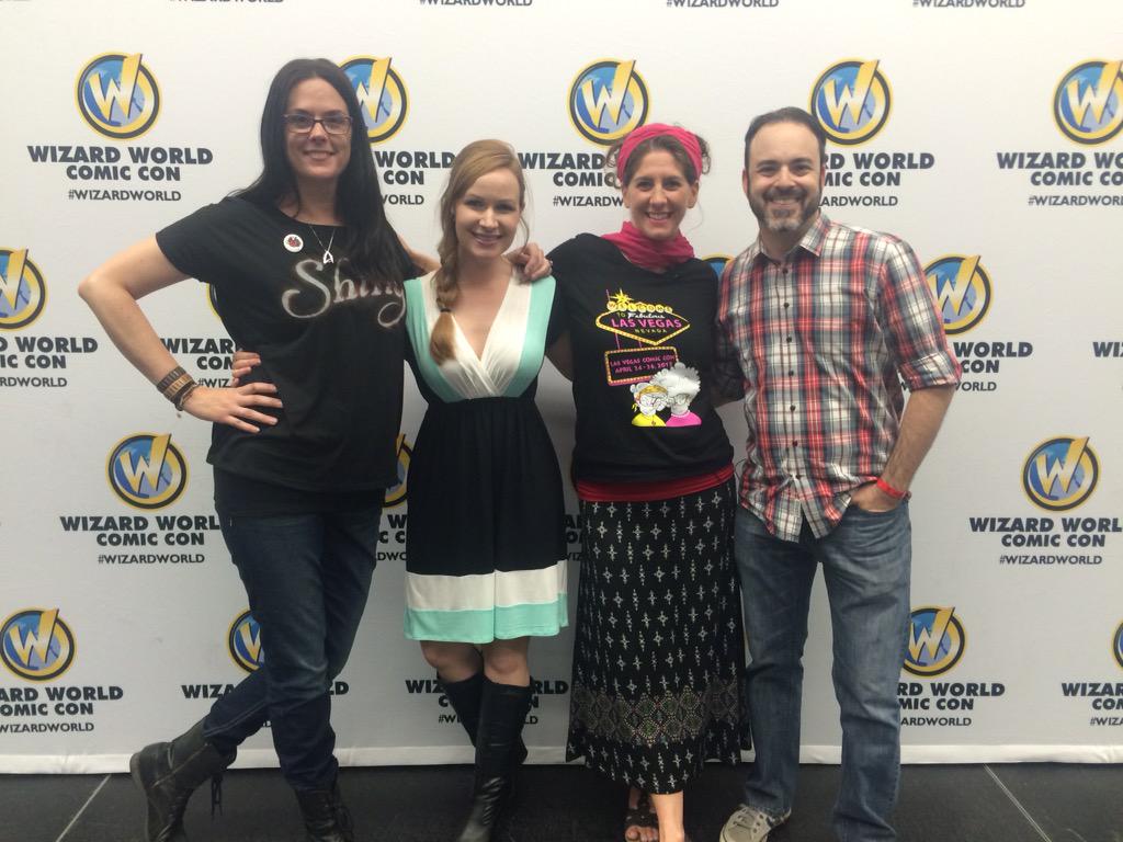 GeneseDavis's tweet photo. Incredible panel yesterday with @ChelleDey @audreykearns &amp; @PopGoesTheIcon! Huge thx to our audience &amp; @WizardWorld http://t.co/OygvNwWN58