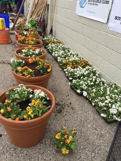 NBCPhiladelphia's tweet image. Check out these photos of the awesome work being done locally for Comcast Cares Day: on.nbc10.com/i93OeUS #CCDay
