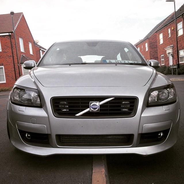 Ross Hayes on Twitter: "Black. Freshly painted grille and fog Oh, and horns. #volvo #c30 #c30crew #black http://t.co/EVneuAZdux http://t.co/pzP3Bk5fKY" /