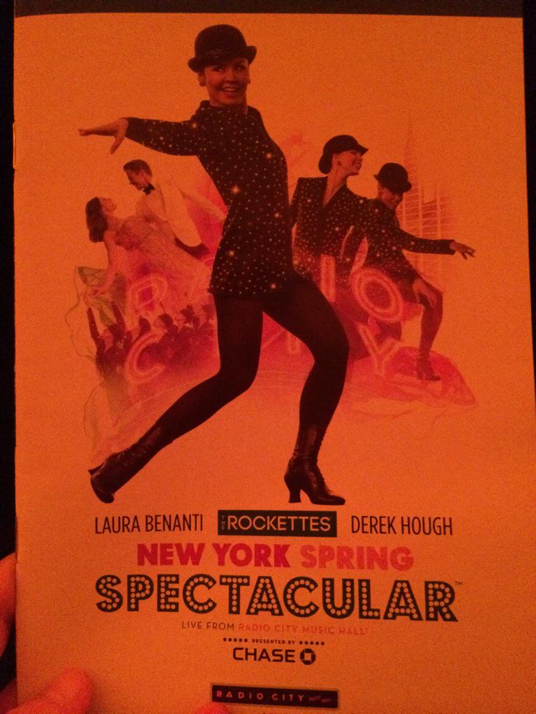 Jonasfan4life93's tweet photo. 5 minutes!! Almost Showtime!!! #NewYorkSpringSpectacular β€οΈππβΊοΈ http://t.co/tq4mOOnEAQ