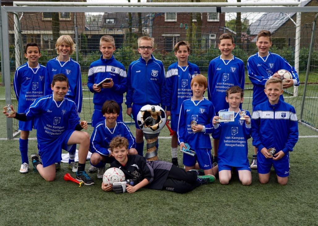 <a href="/vv_vivoo/">V.V. Vivoo Huijbergen</a> D2 kampioen! Voor sommige jongens de 6e titel op rij. Super prestatie.
