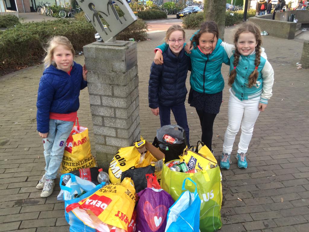WA_Lisse's tweet image. De jeugd van de toekomst is flink aan het opruimen naast de Hoftuin #Hillegom #zwerfie