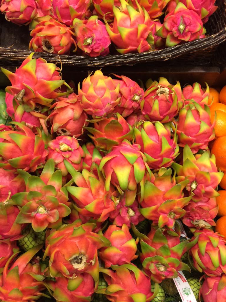 lippgadv's tweet photo. This is the first time I find a fruit in a Peruvian supermarket I do NOT recognize! ...is it an artichoke?! http://t.co/UGe08PvAtZ