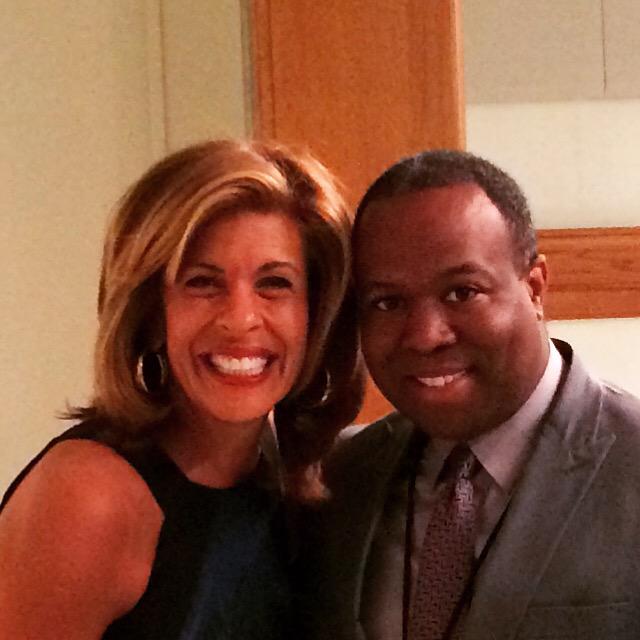 KevinJHarrell's tweet photo. Just met @hodakotb. She's tall, thin and beautiful. http://t.co/domODny0GG