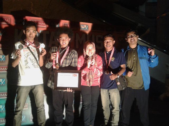 AisBomBom's tweet photo. 11 gold, 8 silver, 12 bronze . Nice and Great job (y) :) ulalala \=D/ #ClosingRC2K15 #DomeUMM @BEMFPPUMM @IkabamaUMM http://t.co/2aXS7tvks9
