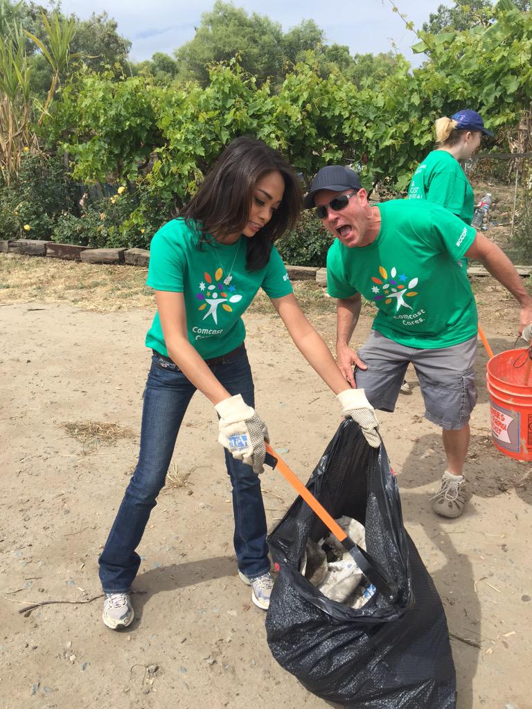 LibertyZSimmons's tweet image. Getting dirty to clean up the Tijuana River Valley Garden #CCDay @comcastcares @nbcsandiego @NBCUniversal #NBC7