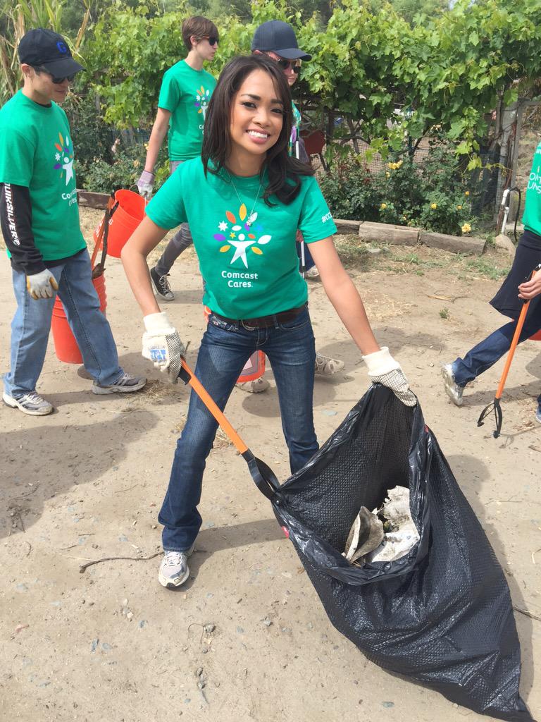 LibertyZSimmons's tweet image. Getting dirty to clean up the Tijuana River Valley Garden #CCDay @comcastcares @nbcsandiego @NBCUniversal #NBC7