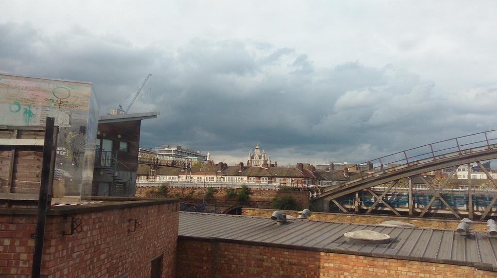 Nat_Gunzle's tweet photo. Drammatic view Tanner Street top floor. Typical London event work. http://t.co/pGXacOx7No