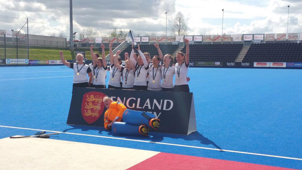 laura_arm9's tweet photo. @mikey_meyers @EnglandHockey @NewcastleHockey #howaythelasses http://t.co/Bj8qNN6O9q