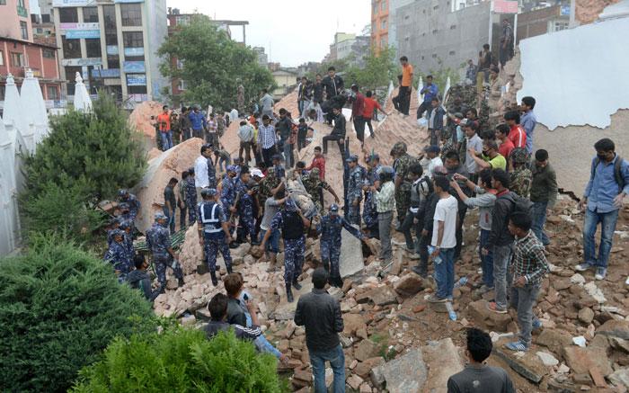 ewnreporter's tweet photo. "@ewnupdates: Nepal earthquake: Death toll has now passed 1,400 http://t.co/4AlHynQWPt http://t.co/ylcKik3NDQ"