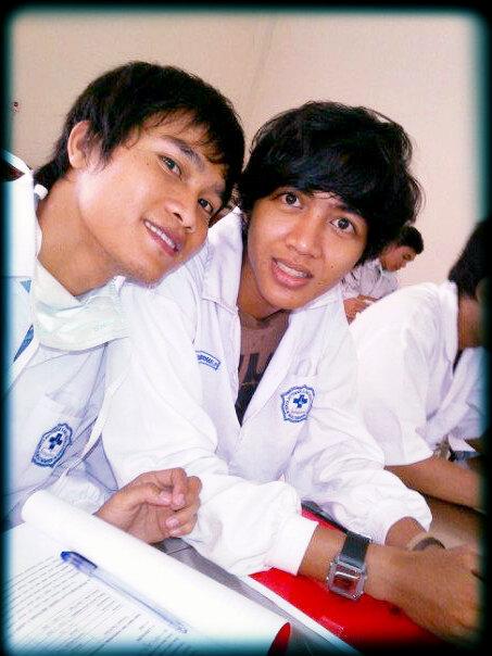 AdidMF's tweet photo. *ngakak* foto jaman kapan dibeginiin kayak pasangan homo http://t.co/wtwWUtWAIJ