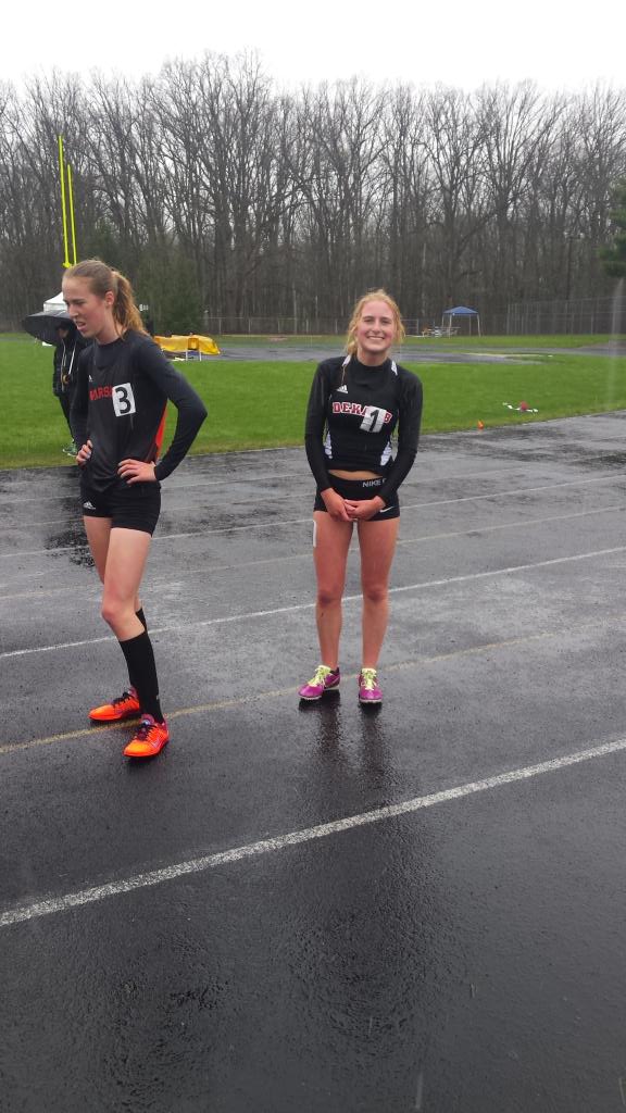 chelsiann520's tweet photo. Lauren Beckman 1st in the 3200! Awesome race 11:45 :) http://t.co/Vk4QvjrLkG