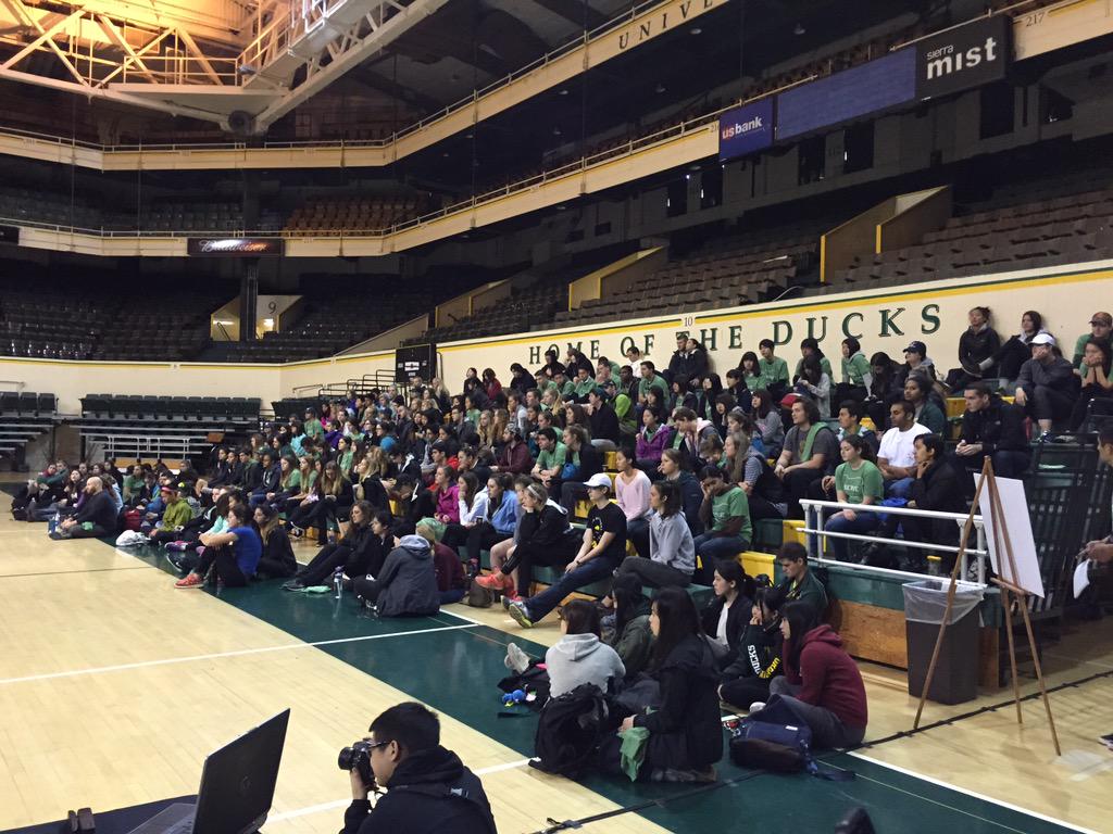 UOfsl's tweet photo. Great to see so many of our members at #UOServe today! #Service #GreeksDoingGood http://t.co/xctFH9dXA9