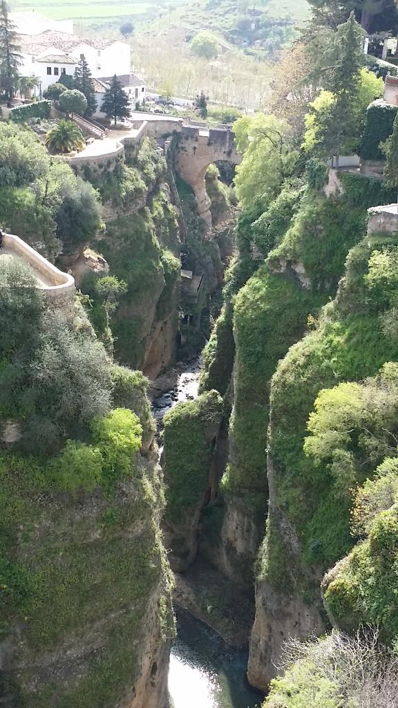 2015.4.17.론다 누에보다리 밑 협곡