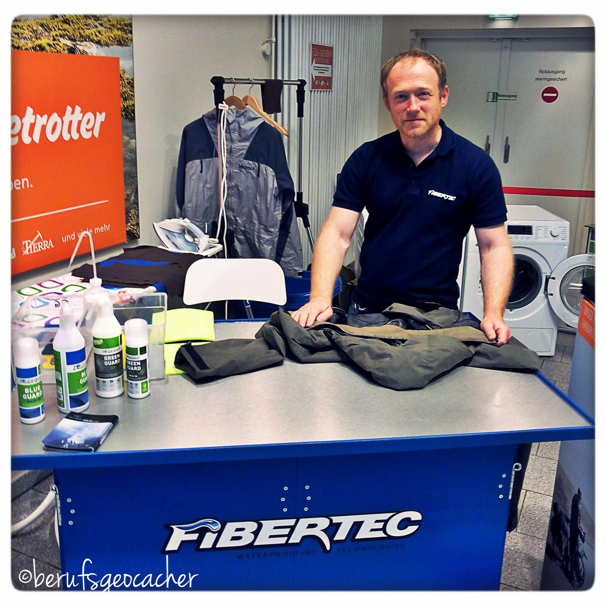 Berufsgeocacher's tweet photo. Heute habe ich in Hamburg bei Globetrotter den Guido von #Fibertec getroffen. Wir haben Wäsche gewaschen @KGK_Team http://t.co/a8vduzLVHl