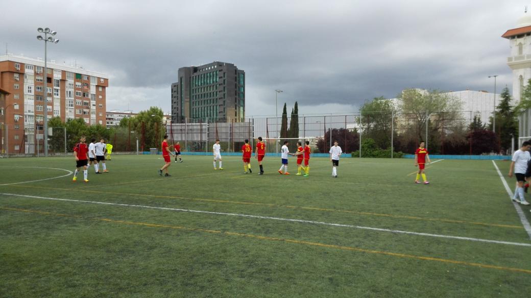 UDMjuvenil's tweet photo. Final del partido por 4-2 para el UDM!!!! Marcaron @seryi_vargas , @alex_jime_97  x2 y @HerasFernando http://t.co/ooxEkJpSvO