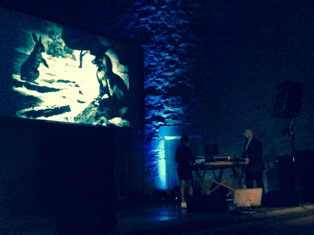 LiveSoundtracks's tweet photo. ImpresionanteLa puesta en escena d Brunetto @Freelastica & @XarleneVisuals musicalizando "Reinventing Alice" #LSTFest http://t.co/fkFqKJcLhi