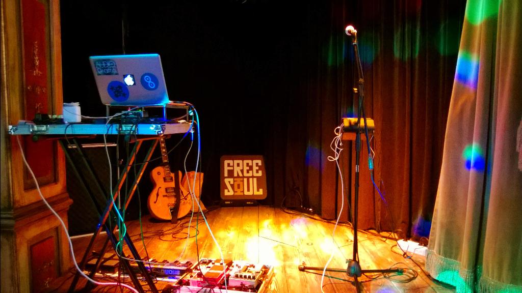 TECHNOIR_MUSIC's tweet photo. Vi aspettiamo, siamo tutti carichi!
#bloser #freesoul http://t.co/czaoIwzMjW