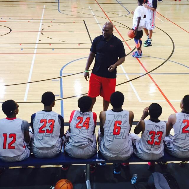 accessbball's tweet photo. Checking out games 2day @BigfootHoops Shout out 2 Coach Lang w/ @702Select We love good coaching! #accessbball http://t.co/GTUEFQqWhh