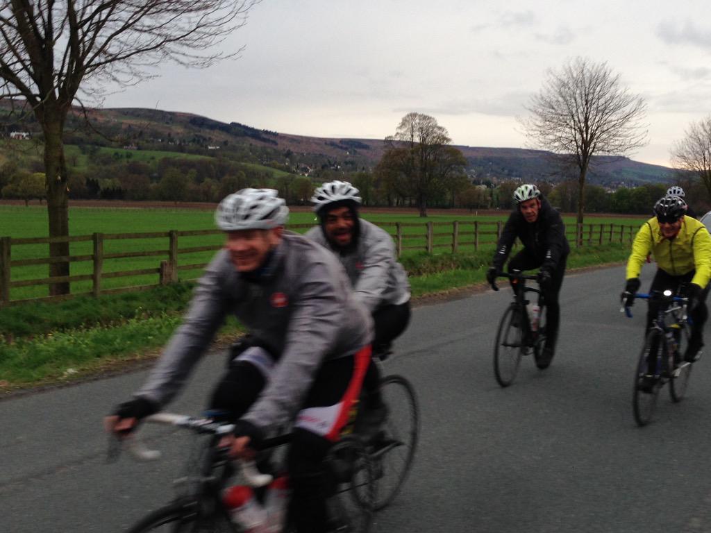 daniel_harding's tweet photo. @sabiosense #scc443 first group are close to the end, about 9 miles out. Come on lads! http://t.co/ux0uKWDbLB