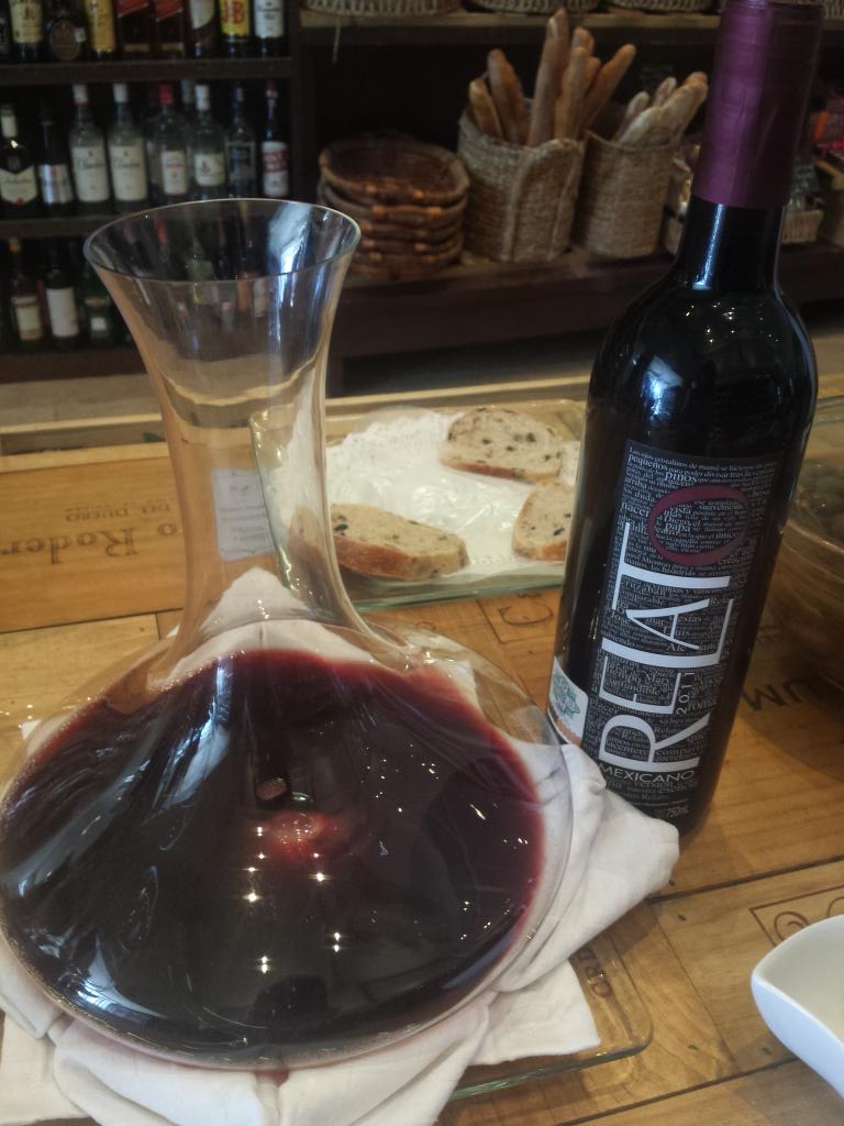 manikiss's tweet photo. Hoy toca #Vinotinto #Mexicano #Relato #xecue #valledeGuadalupe acidez elevada, tanicidad media color rojo carmesí http://t.co/aDvdSrQzvD