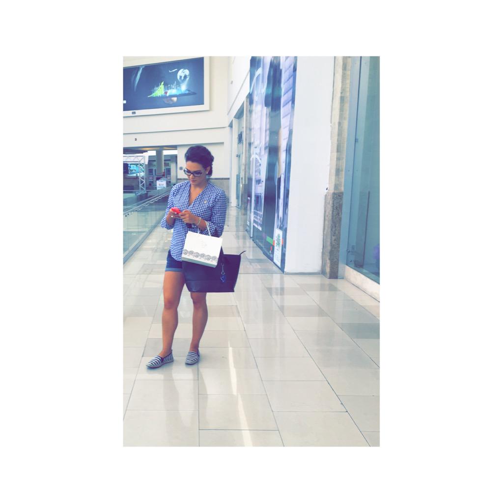 CarmenBoquin's tweet photo. { vueltas de ultimo minuto } #Moliando 💙💜 #CBn504 http://t.co/Lk1Qb0PNQA