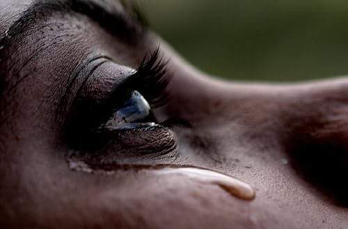على طولي جرح بس أمشي مرتاح💔
لان سلمته بيد اللهالجرحني💔