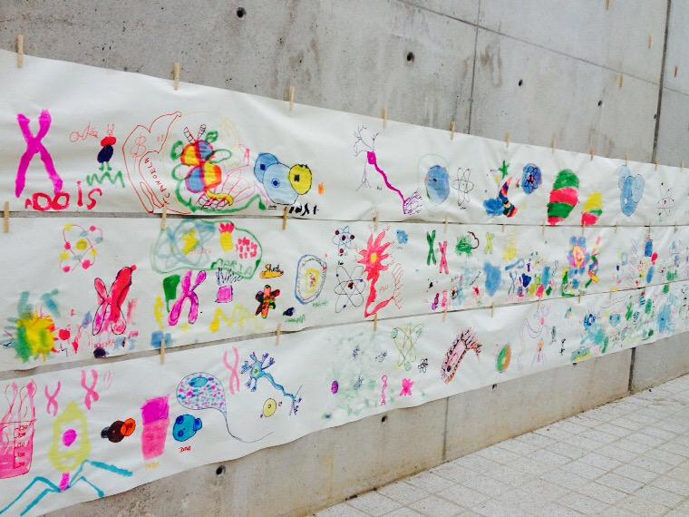 illustraciencia's tweet photo. Ja tenim 30 metres plens de #virus #cromosomes #bateris #neurones Demà + #illustralab #NOVUM2015 cc @BCNInnovacio http://t.co/LRmUnVuldt