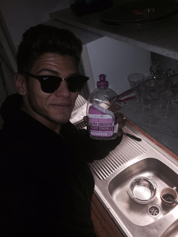 RayaneRPGPTDR's tweet photo. Mwa et mn liquide ❤❤❤ http://t.co/Z7bOdq4OCW
