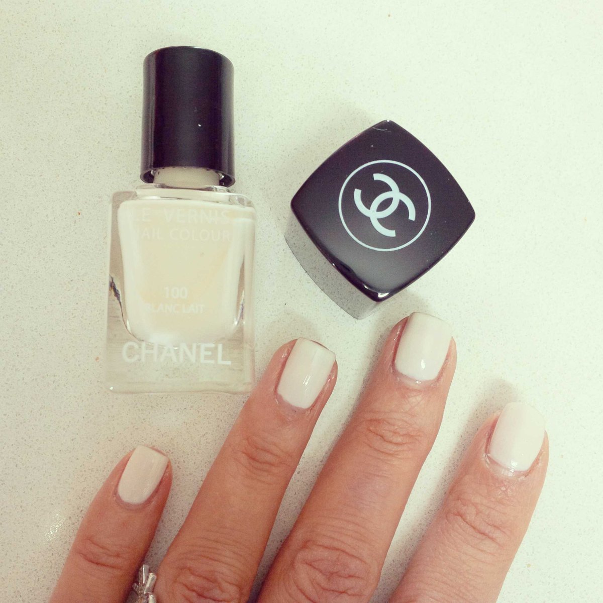 melcas85's tweet photo. Total #white! #me #details #chanel #nails #nailsart #solocosebelle http://t.co/Ljsd6i6Jky