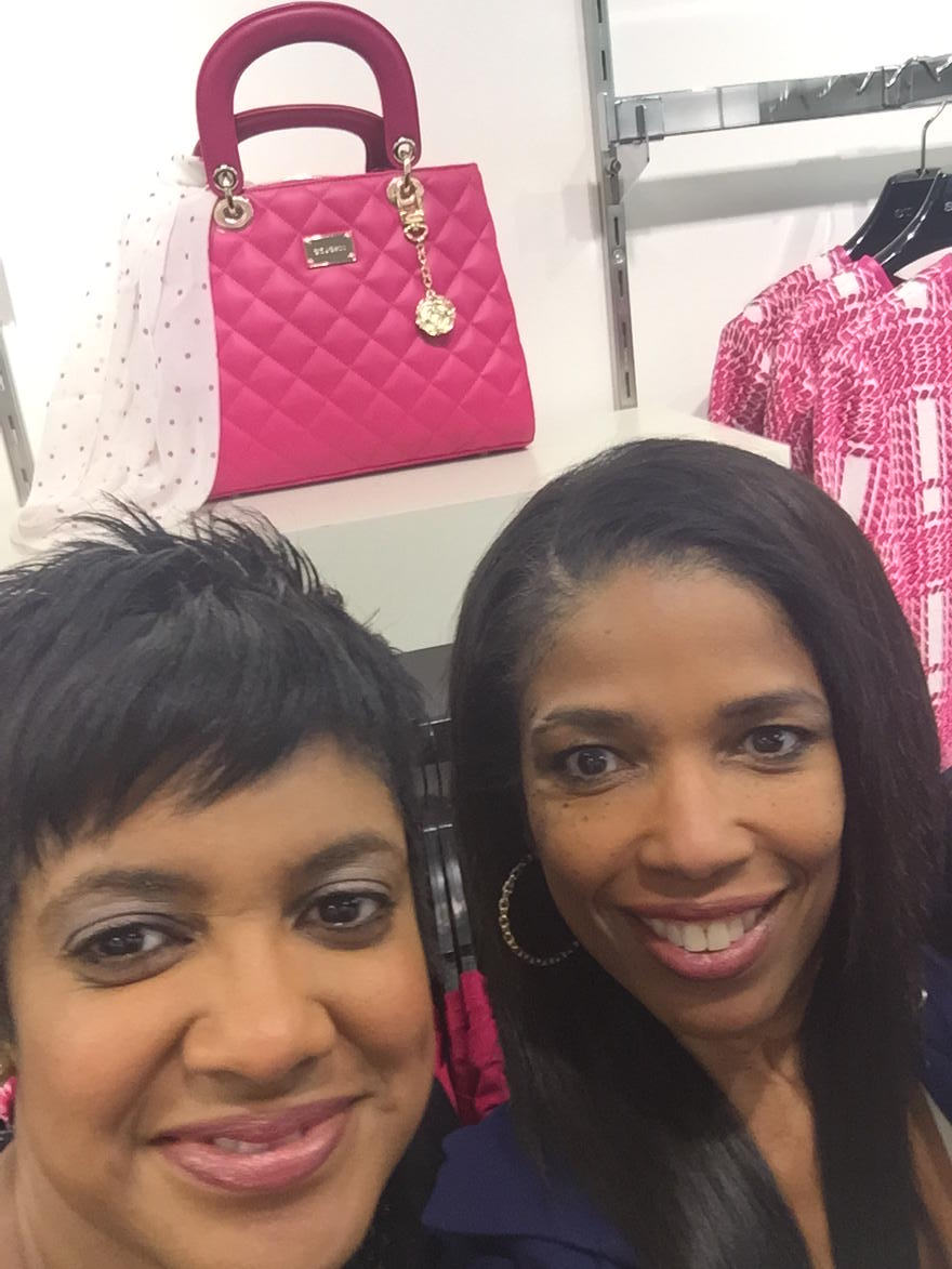 ArevaMartin's tweet photo. #selfie @StJohnKnits #StLouis with rockstar #Raquelle and #TheLinksInc raising $$$ for college scholarship #PinkPump http://t.co/FT0Qg6qe3s