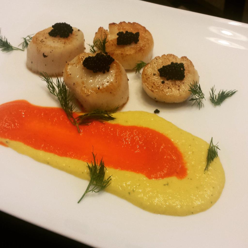 JeffInHouseChef's tweet photo. Scallops w caviar &amp; fresh dill, with red pepper coulis; corn coconut sauce! #scallops #caviar #fancy #Delicious http://t.co/YmKQsoQIhp