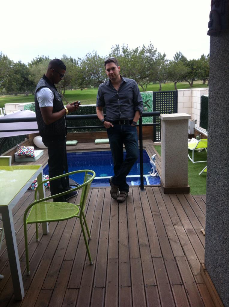 nabokanoti's tweet photo. Próximo videoclip de @IvandoReis con @dukebogart !! @nabokanoti non stop! http://t.co/ccKvQUhGhO
