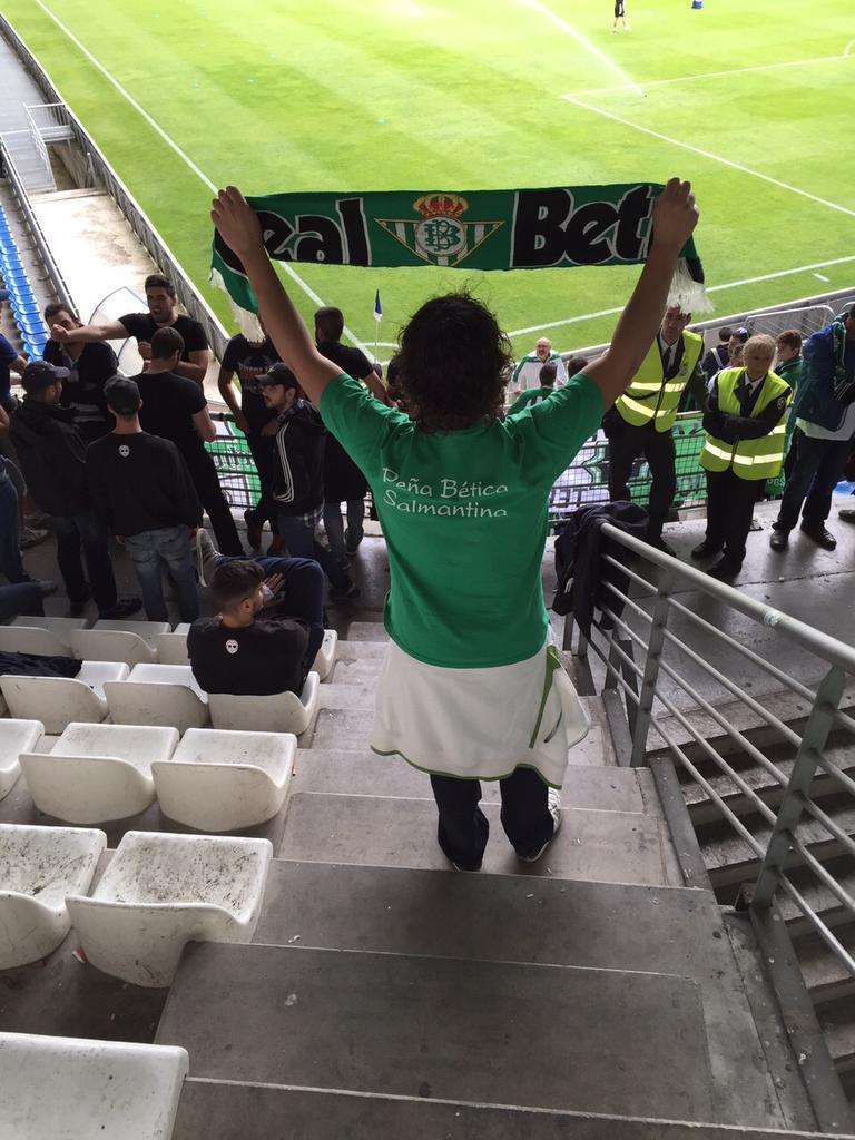 Por supuesto la <a href="/BetiSalamanca/">P.Bética Salmantina</a> presente en mendizorroza! Siempre fieles!