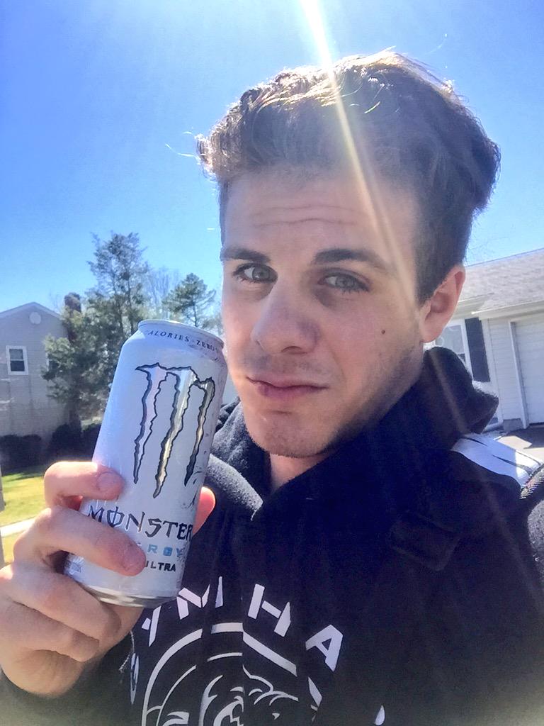 MValenti4's tweet photo. White Monster=Pre-Workout of choice today. #BestMonster #GymTime #GymShark http://t.co/opf96AWS3g