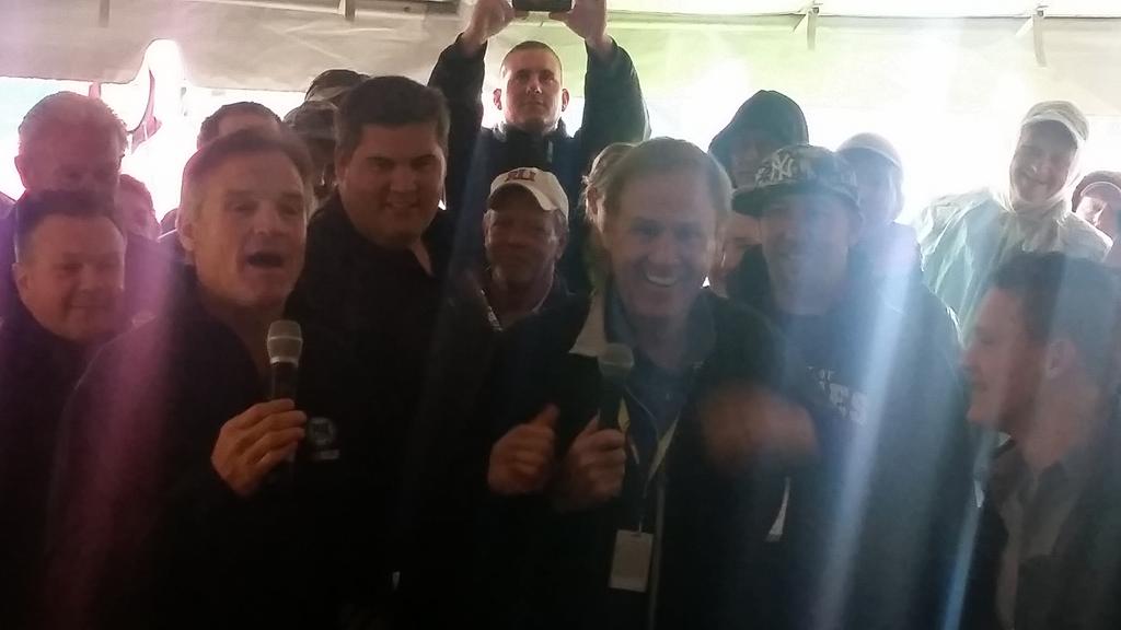 Kenny_Wallace's tweet photo. They are sprouting new branches🌴🌴 .......... “@JAGillespie90: Thanks @Kenny_Wallace! How are your palm trees! http://t.co/spd11cgfie”