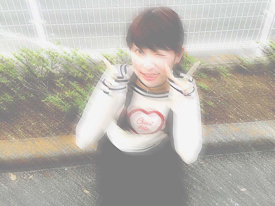L_lly00's tweet photo. □■
<

　　お願い背中のジッパー

　　　　   一寸あげて頂戴  ,

.
　　〰

　　　   Ｒtt　 『 🐰💭  』　 Ｆlw

〰
.

　　　甘えた声で 💋💬

　　　　　　　言われると  ¿?

➰

⇅ http://t.co/FdmWfPguPG
