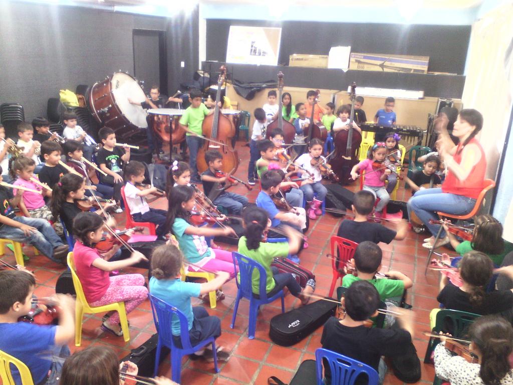 Preparándonos para el concierto, se viene lo bueno...