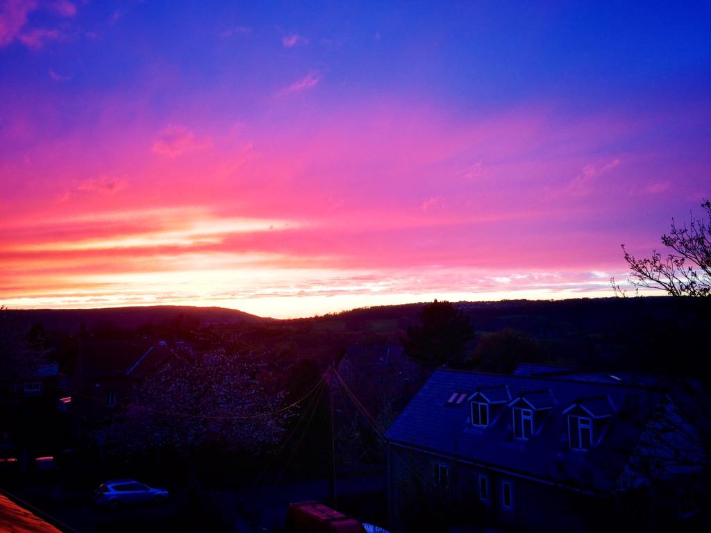 Pauly_photog's tweet photo. Cool view out of my bedroom window of the night sky @SaltaireWebsite @SaltaireUK @hiddenbradford @Bradford_TandA http://t.co/nEUQoVVqE6